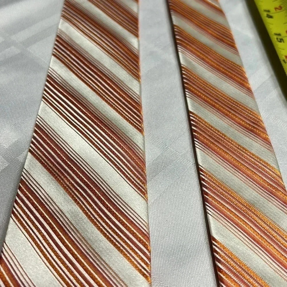 NWT Express 100 silk 58” tie . Diagonal stripes  of white orange red . - Picture 4 of 7
